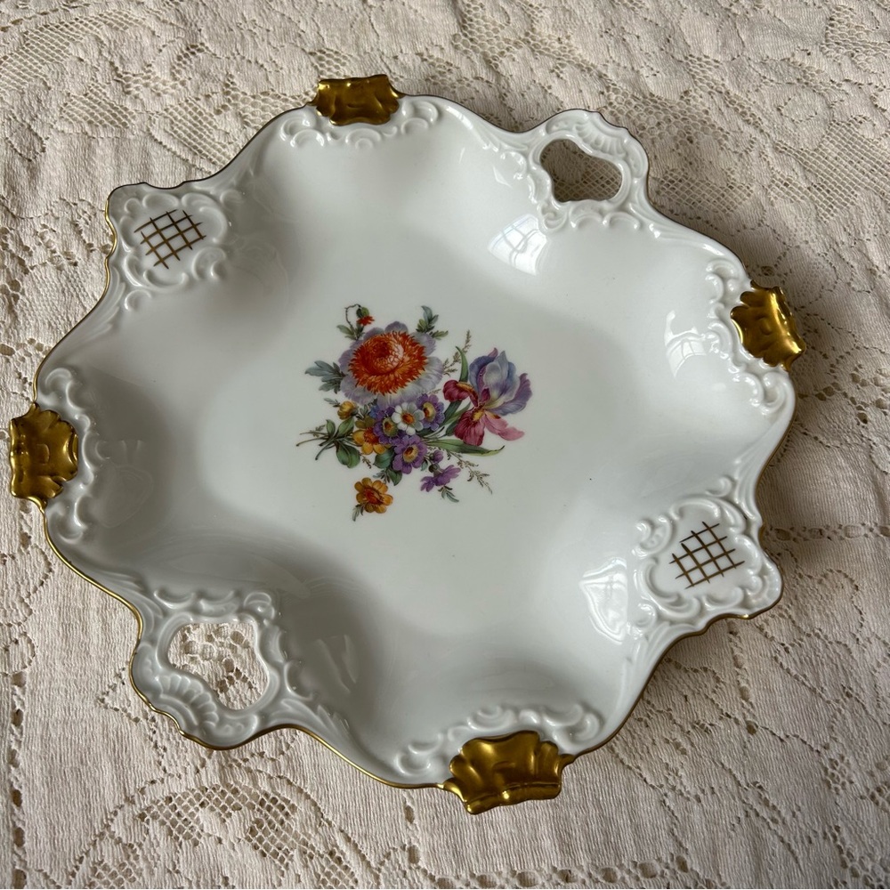 🔻🔻🔻Kaiser handpainted square floral bowl with gold gilt
